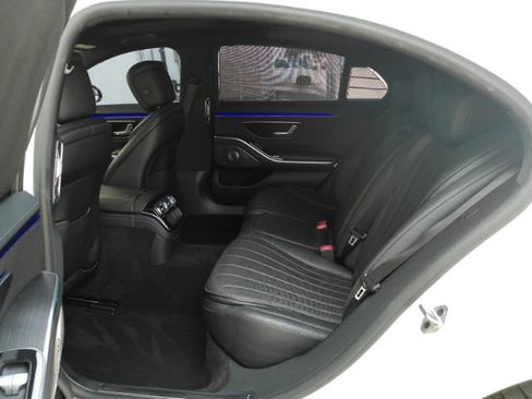 Used 2022 Mercedes-Benz S 500 4MATIC w/ AMG Line Package image 21