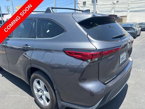 Used 2021 Toyota Highlander L FWD image 7