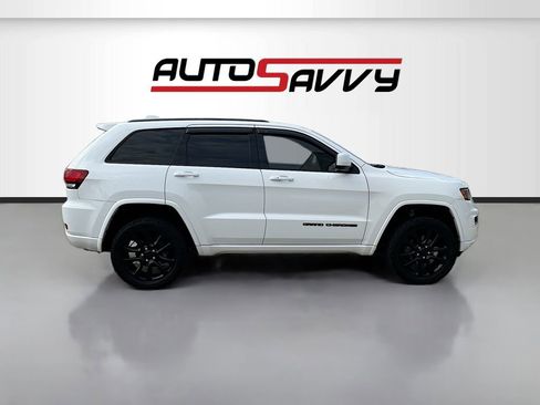 Used 2017 Jeep Grand Cherokee Altitude image 8