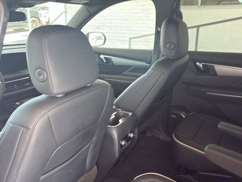 Used 2025 Buick Enclave Preferred AWD/4WD image 25