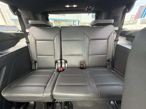 Used 2025 Chevrolet Tahoe Premier AWD/4WD image 16