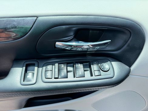 Used 2019 Dodge Grand Caravan SE w/ UConnect Hands-Free Group FWD image 12