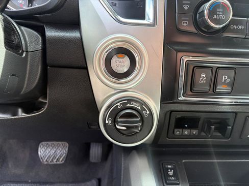 Used 2018 Nissan Titan SL w/ Chrome Package AWD/4WD image 24