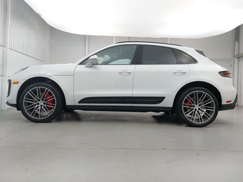 Certified 2025 Porsche Macan S AWD/4WD image 2