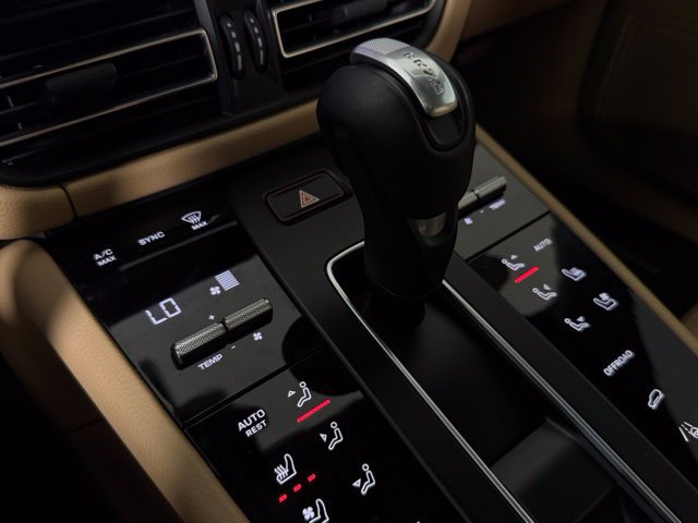 Used 2023 Porsche Macan AWD/4WD image 22