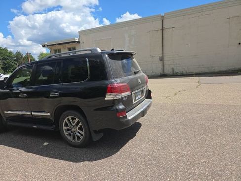 Used 2013 Lexus LX 570 4WD w/ Luxury Pkg image 9