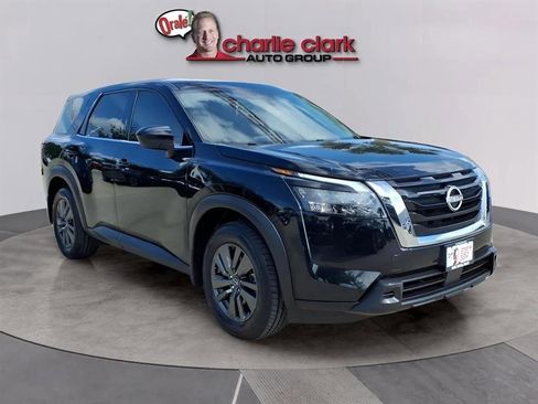 Used 2023 Nissan Pathfinder S image 7