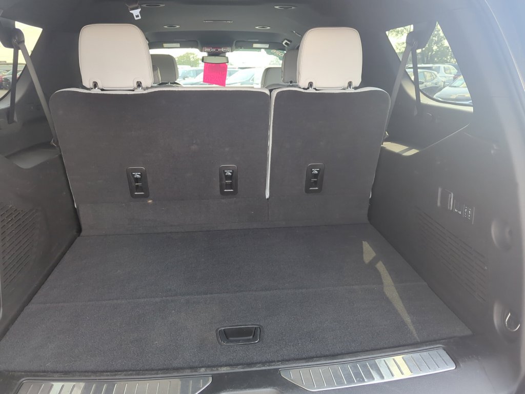 Certified 2026 Chevrolet Suburban Premier AWD/4WD image 14