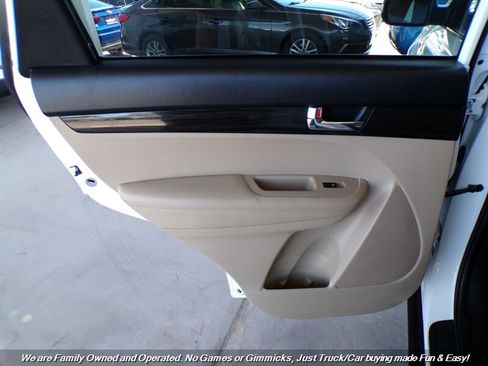 Used 2012 Kia Sorento LX w/ Third Row Pkg image 19