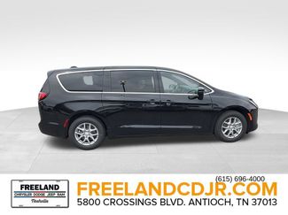 New 2027 Chrysler Pacifica Select FWD video 2
