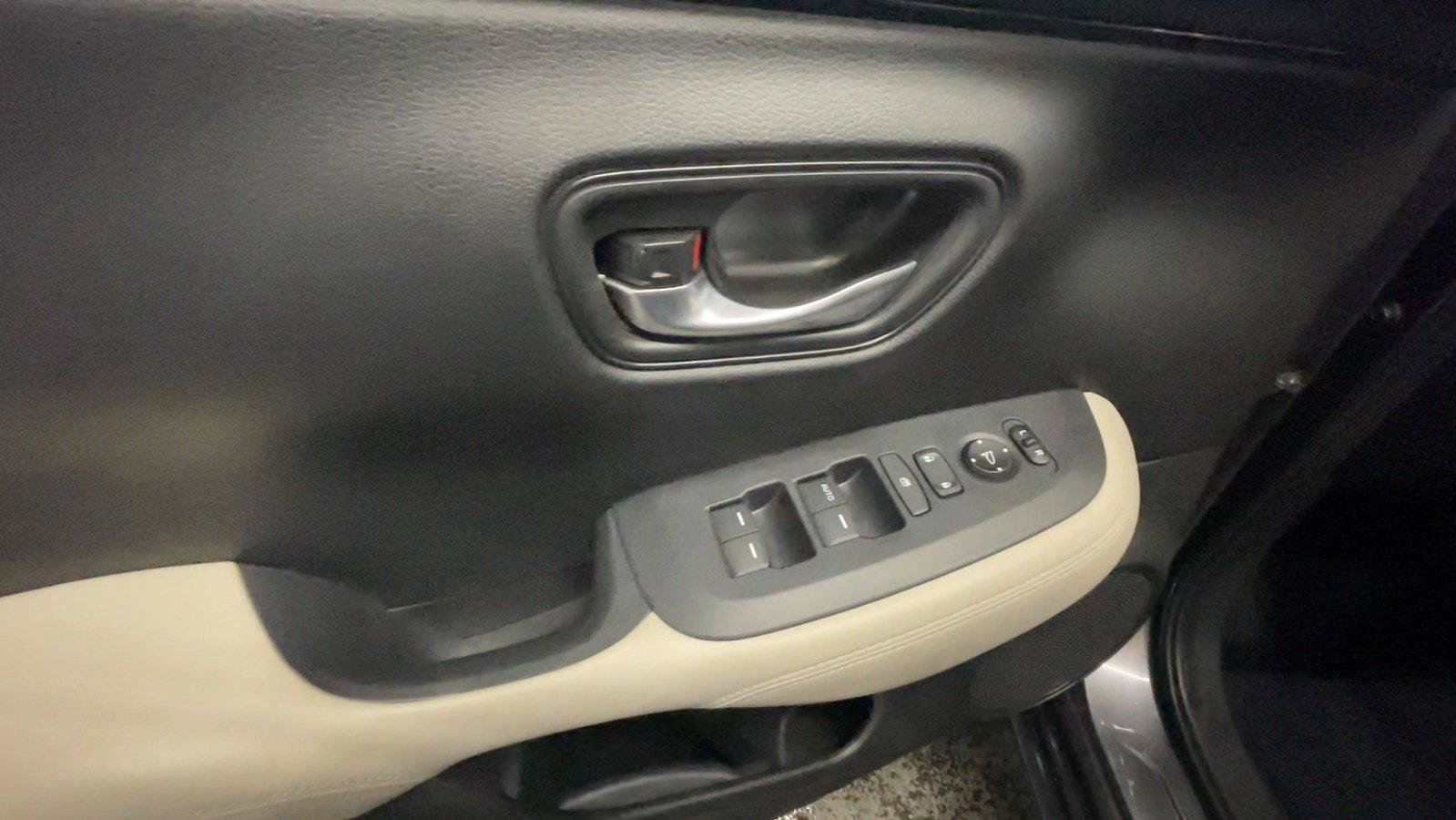 Certified 2024 Honda HR-V LX image 31