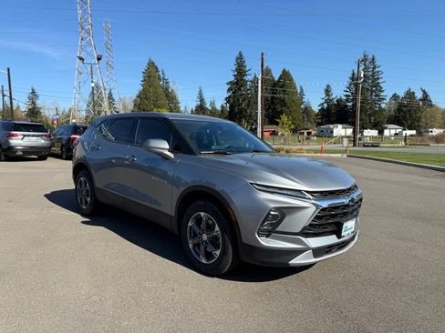 Used 2023 Chevrolet Blazer LT w/ Driver Confidence Package AWD/4WD image 3