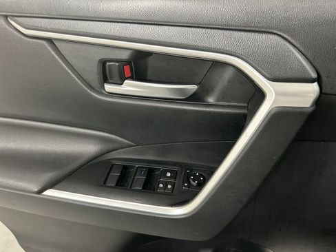 Used 2019 Toyota RAV4 XLE AWD/4WD image 11