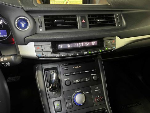 Used 2011 Lexus CT 200h Premium image 32