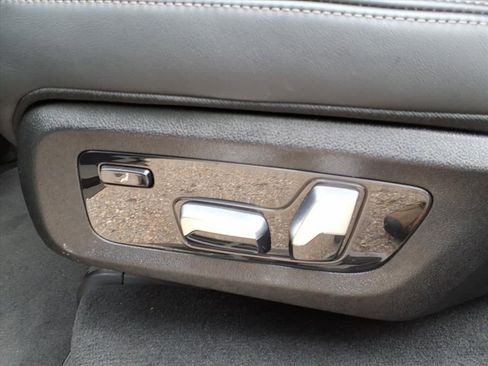 Used 2025 BMW X7 xDrive40i AWD/4WD image 19
