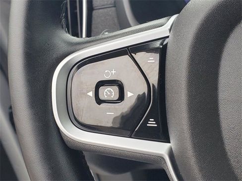 Certified 2025 Volvo XC90 B6 Plus image 20