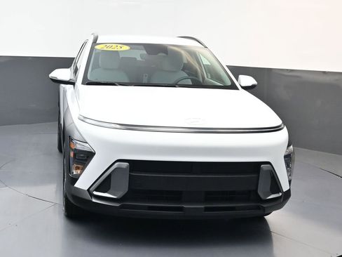 Certified 2025 Hyundai Kona SEL FWD image 9