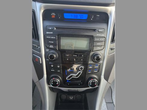 Used 2012 Hyundai Sonata Hybrid w/ Leather Pkg FWD image 16