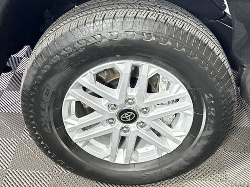Used 2025 Toyota Tundra SR5 w/ SR5 Convenience Package AWD/4WD image 9