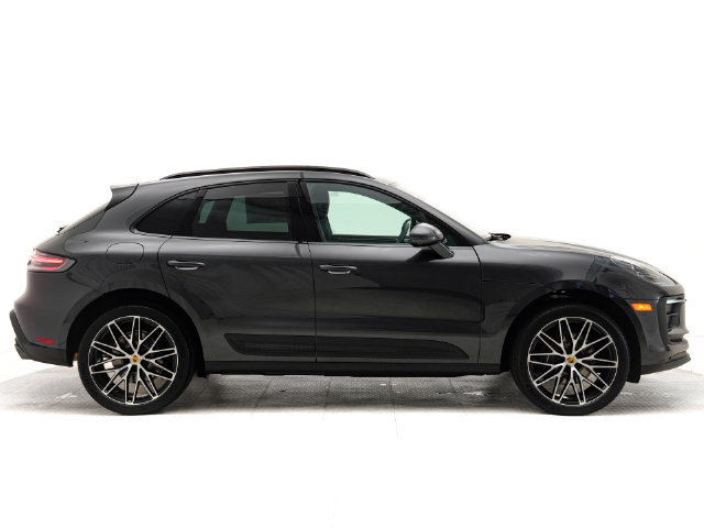 Certified 2026 Porsche Macan AWD/4WD image 34