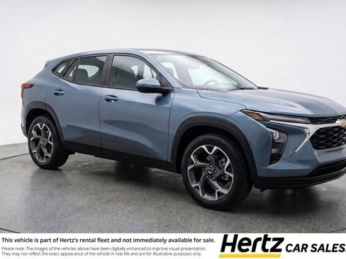 Used 2025 Chevrolet Trax LT FWD image 1
