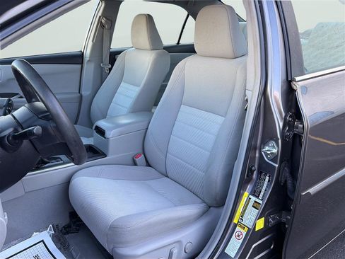 Used 2015 Toyota Camry LE FWD image 13