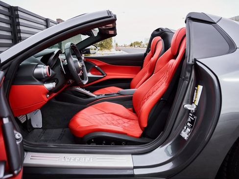 Used 2022 Ferrari 812 GTS image 38