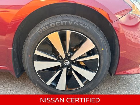 Certified 2022 Nissan Altima 2.5 SV w/ SV Premium Package AWD/4WD image 5