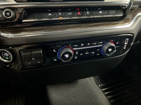 Used 2025 Chevrolet Silverado 1500 LT AWD/4WD image 17
