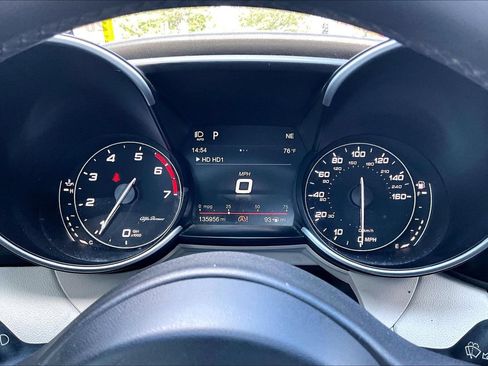 Used 2018 Alfa Romeo Giulia Ti Sport w/ Quick Order Package 22S Sport AWD/4WD image 23