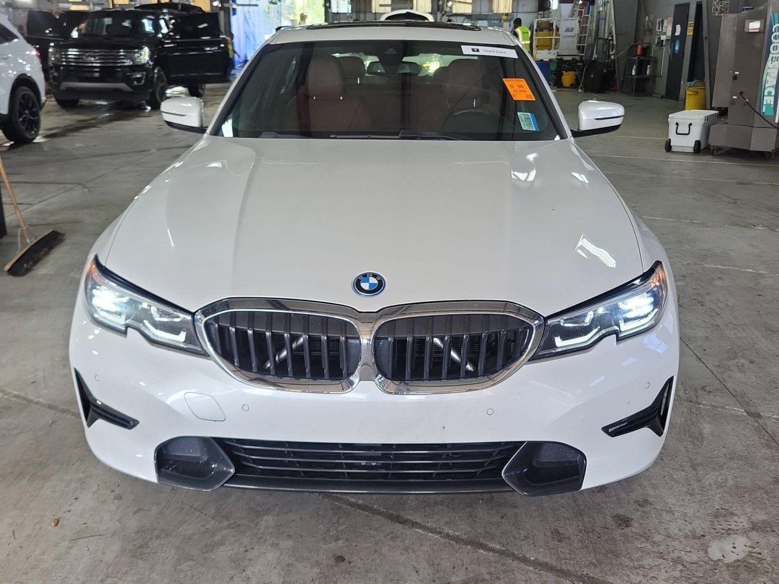 Used 2022 BMW 330e w/ Driving Assistance Package RWD image 15