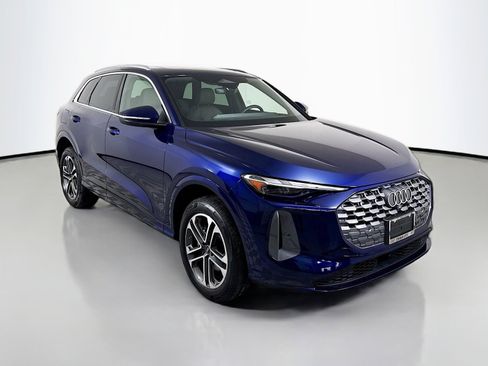 Certified 2025 Audi Q5 2.0T Premium w/ Convenience Package image 7