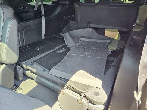 Used 2023 GMC Yukon XL Denali w/ Denali Reserve Package AWD/4WD image 18