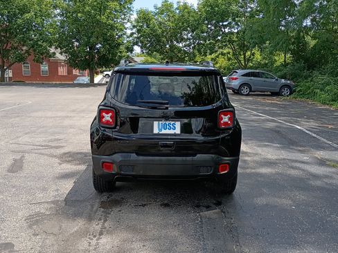 Used 2022 Jeep Renegade Altitude w/ Convenience Group AWD/4WD image 4