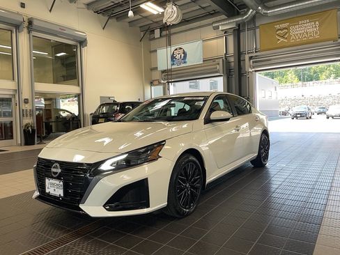 Certified 2026 Nissan Altima 2.5 SV w/ SV Special Edition Package AWD/4WD image 3
