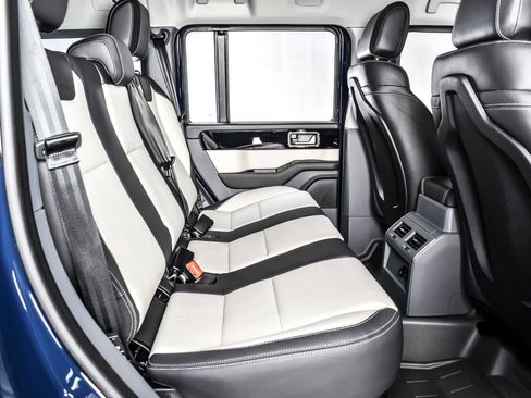 Used 2025 INEOS Grenadier Station Wagon AWD/4WD image 17