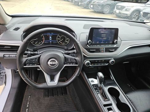 Used 2025 Nissan Altima 2.5 SR AWD/4WD image 17