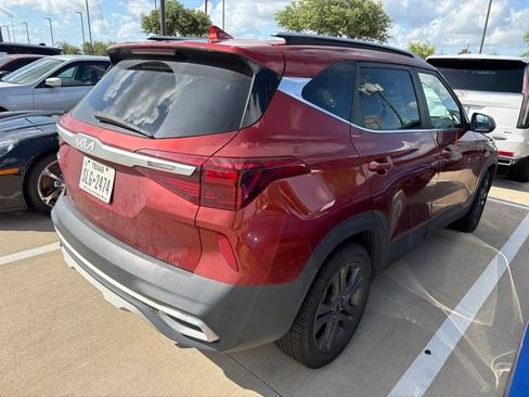 Used 2023 Kia Seltos S w/ Navigation Package FWD image 4