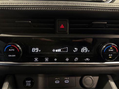 Used 2025 Nissan Rogue SV image 30