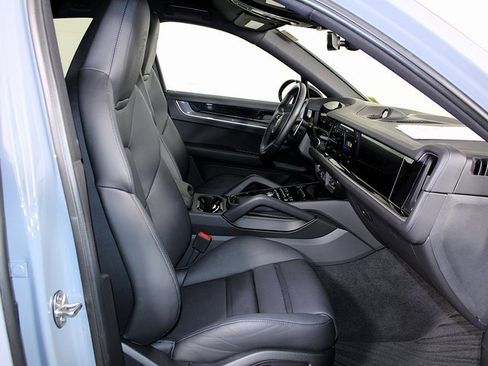 Certified 2024 Porsche Cayenne Coupe image 25