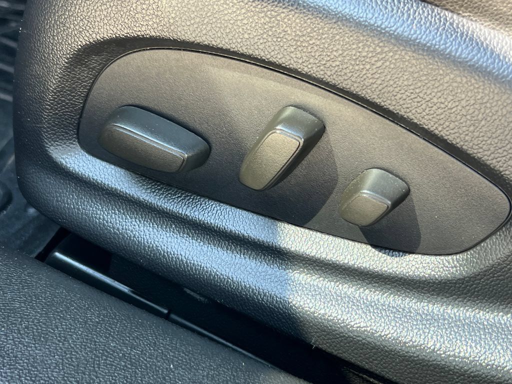 Used 2015 Chevrolet Impala LT w/ Convenience Package FWD image 7