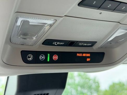Used 2019 Chevrolet Equinox LT w/ Driver Convenience Package FWD image 19