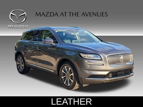 Used 2023 Lincoln Nautilus FWD image 3