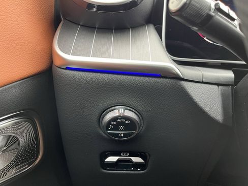 Certified 2025 Mercedes-Benz GLC 300 4MATIC image 18