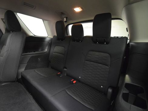 Used 2025 Nissan Pathfinder SV AWD/4WD image 17