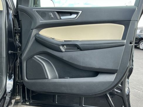 Used 2020 Ford Edge SEL image 25