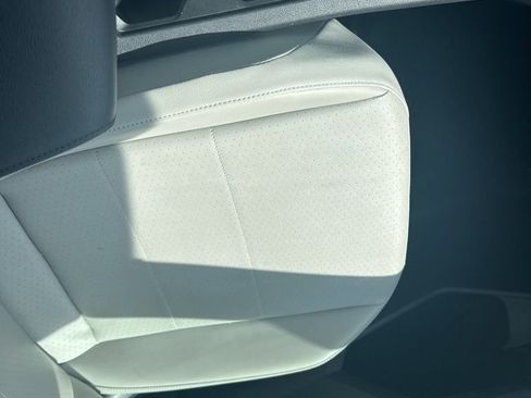 Used 2018 Volkswagen Tiguan SE w/ Panoramic Sunroof Package FWD image 13