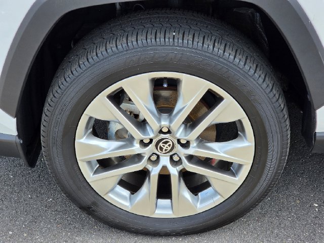 Used 2025 Toyota RAV4 XLE Premium w/ Weather Package AWD/4WD image 18