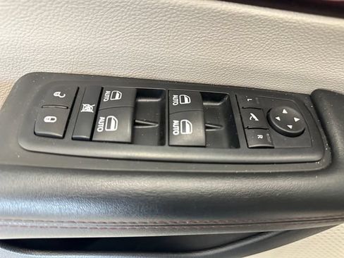 Used 2017 Chrysler Pacifica Limited FWD image 35