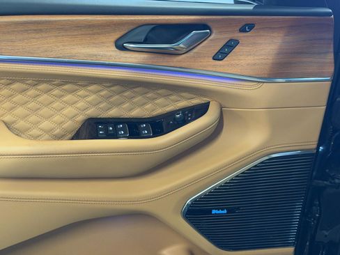 Used 2024 Jeep Grand Cherokee L Summit image 17